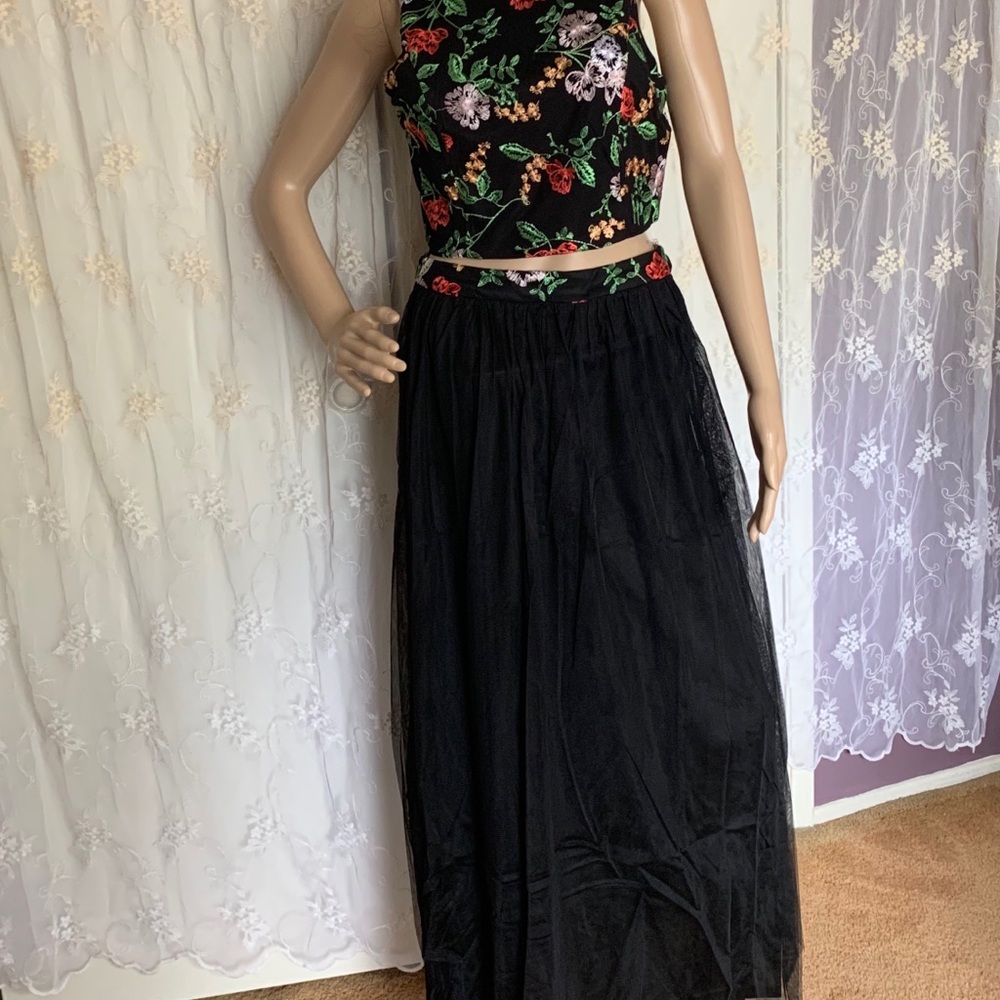 Floral embroidered crop too with mesh maxi skirt